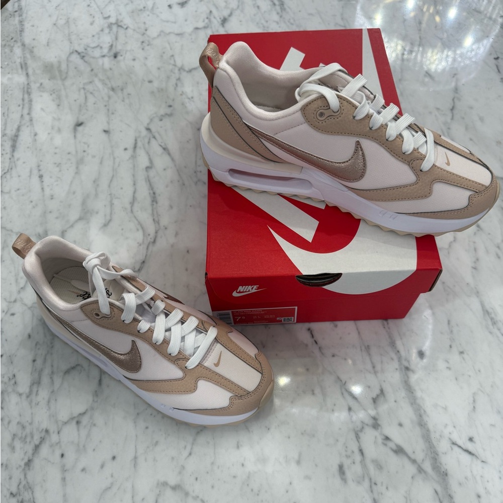 NEW IN BOX Nike Women's Air Max Dawn Sneakers Size 7.5 Women’s Tan & Soft Pink - Picture 6 of 9